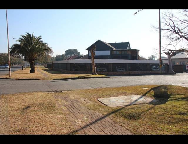 BUSINESS FOR SALE IN SELECTION PARK